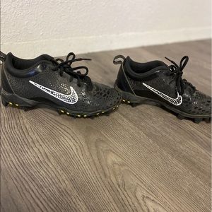 Woman’s Nike softball cleats